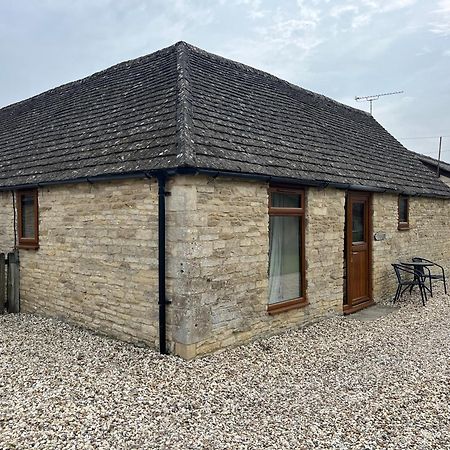 Tupenny Cottage, Old Mill Farm, Cotswold Water Park サイレンセスター エクステリア 写真