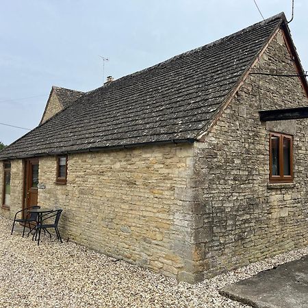 Tupenny Cottage, Old Mill Farm, Cotswold Water Park サイレンセスター エクステリア 写真