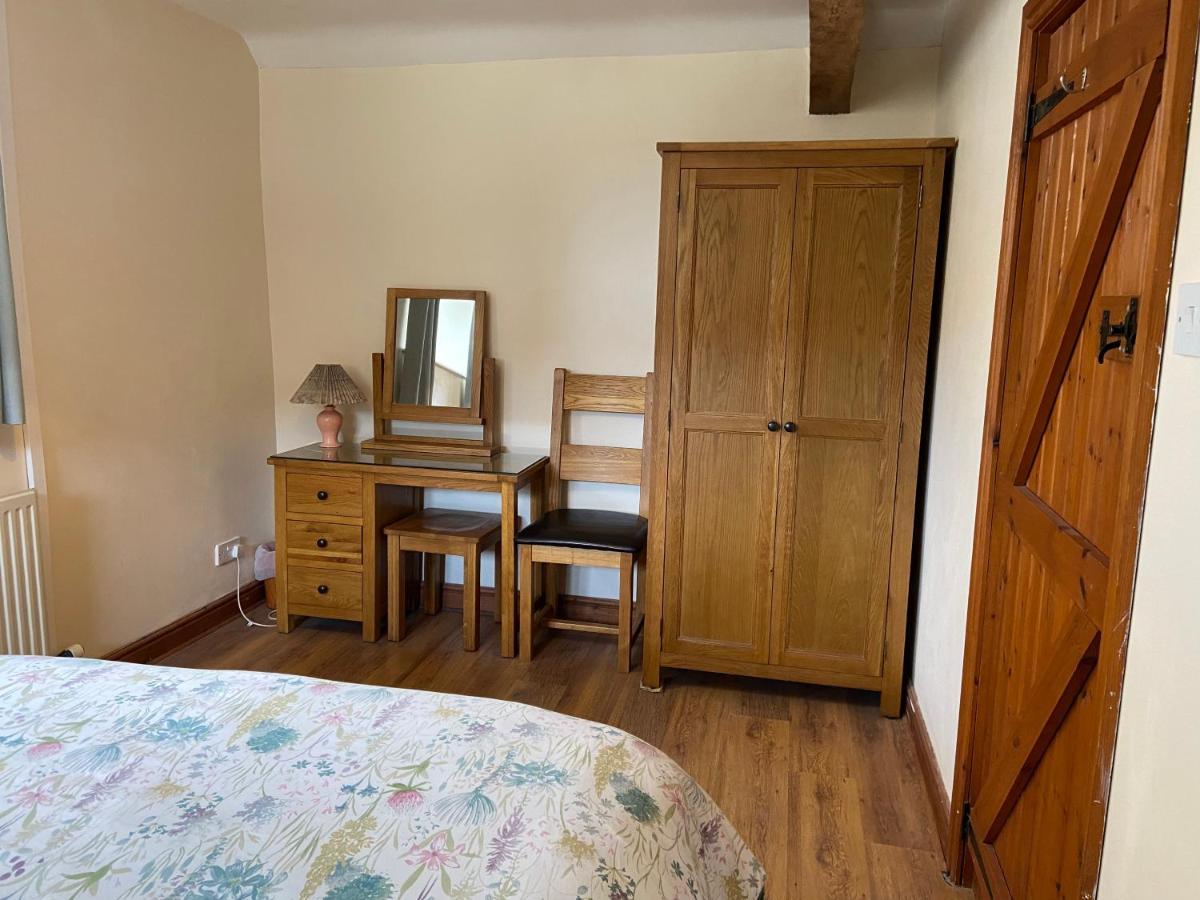 Tupenny Cottage, Old Mill Farm, Cotswold Water Park サイレンセスター エクステリア 写真