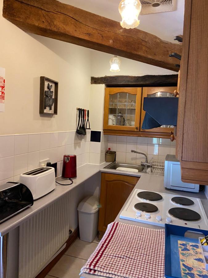 Tupenny Cottage, Old Mill Farm, Cotswold Water Park サイレンセスター エクステリア 写真