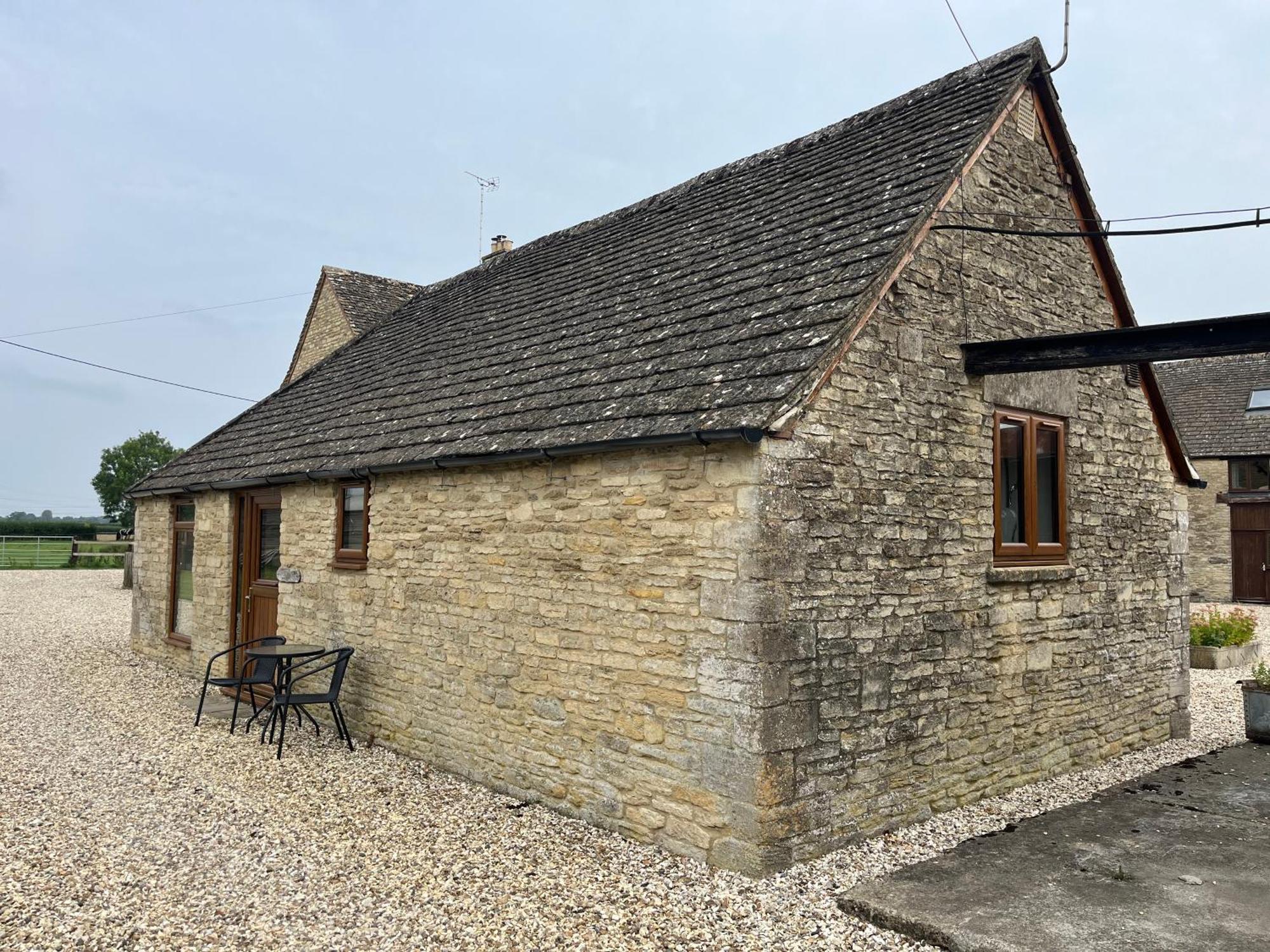Tupenny Cottage, Old Mill Farm, Cotswold Water Park サイレンセスター エクステリア 写真
