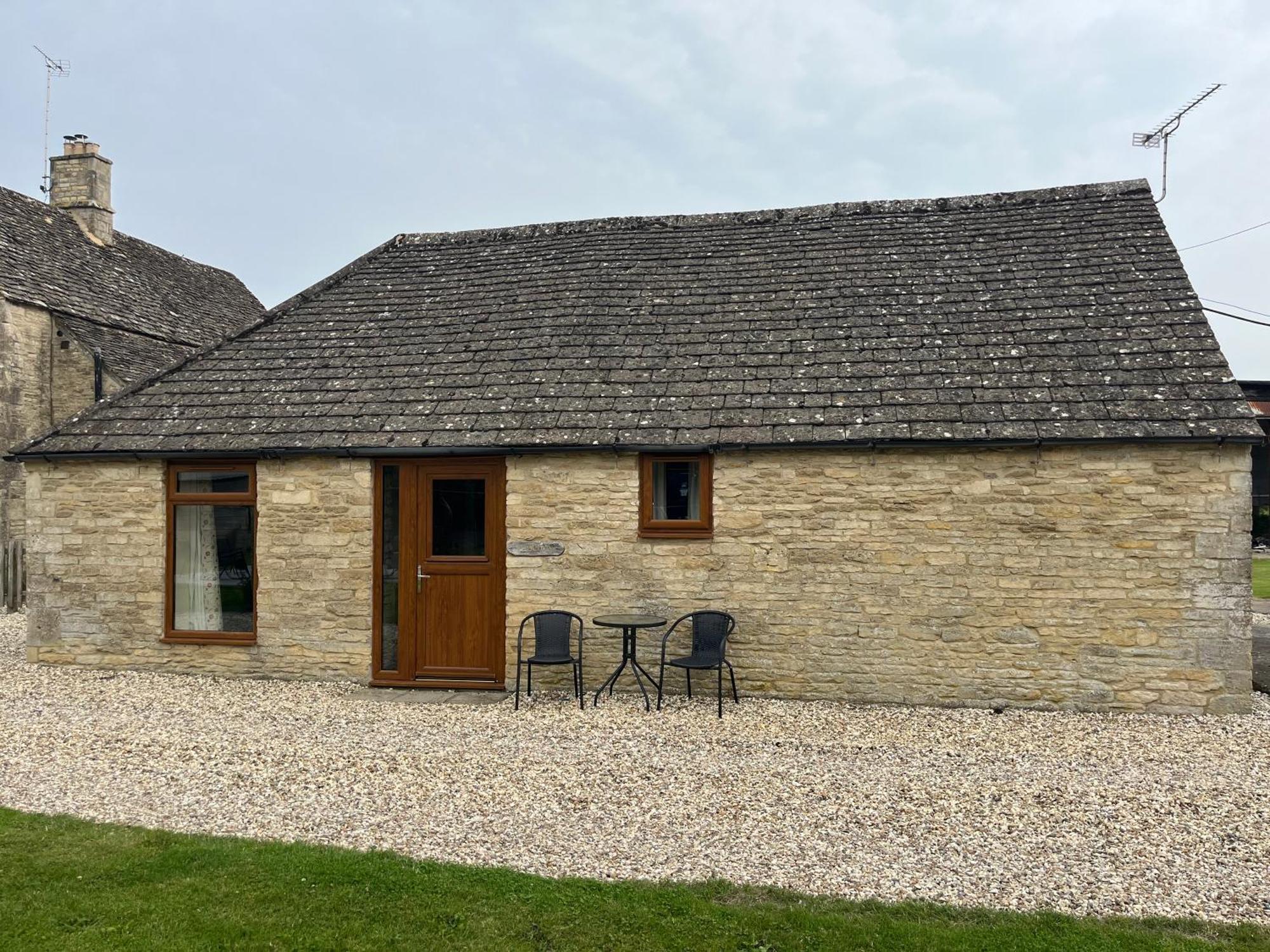 Tupenny Cottage, Old Mill Farm, Cotswold Water Park サイレンセスター エクステリア 写真